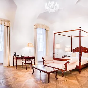 The Dominican 4*, Prag Çek Cumhuriyeti